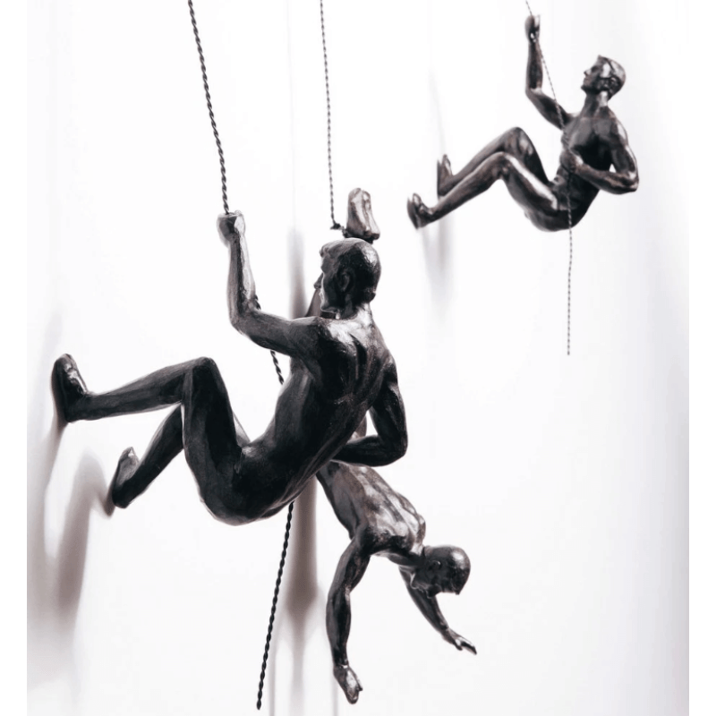 Escultura de Pared Escalador – Inspiradora Decoración 3D de Resina y Hierro para Diseño de Interiores Moderno
