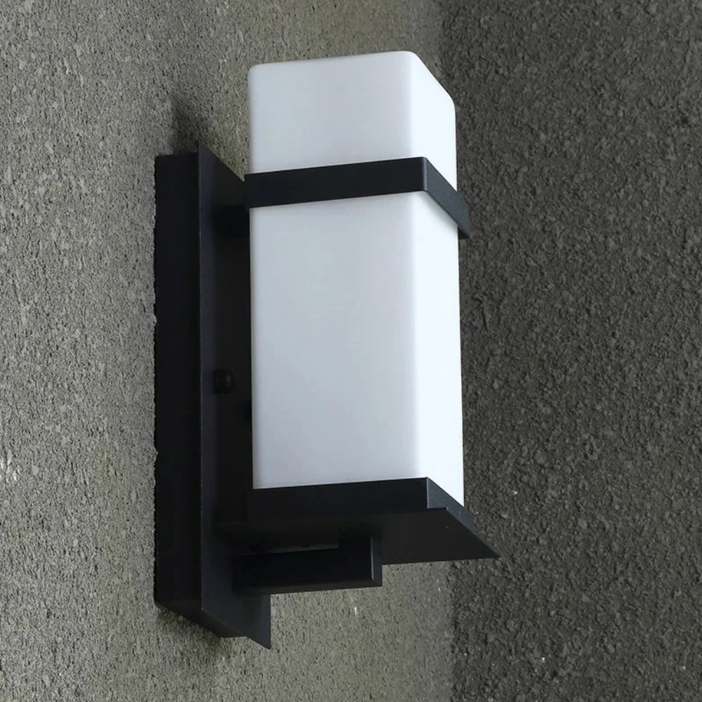 Lámpara de Pared Exterior Elegante - Aplique de Metal Impermeable IP65 para Patios y Jardines