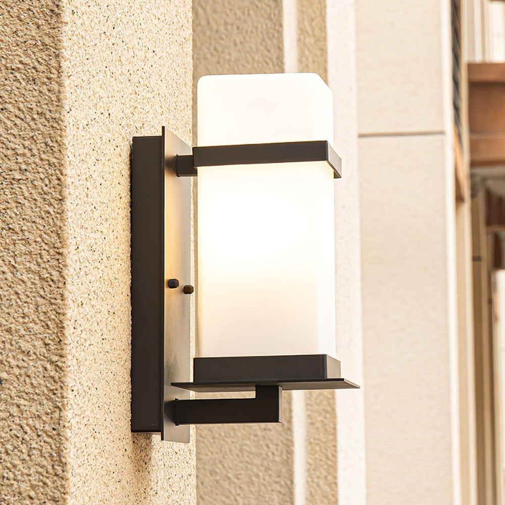 Lámpara de Pared Exterior Elegante - Aplique de Metal Impermeable IP65 para Patios y Jardines