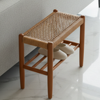 Banca Japonesa Elegante - Diseño de Cuero de Vaca Trenzado y Madera de Cereza para el Vestíbulo
