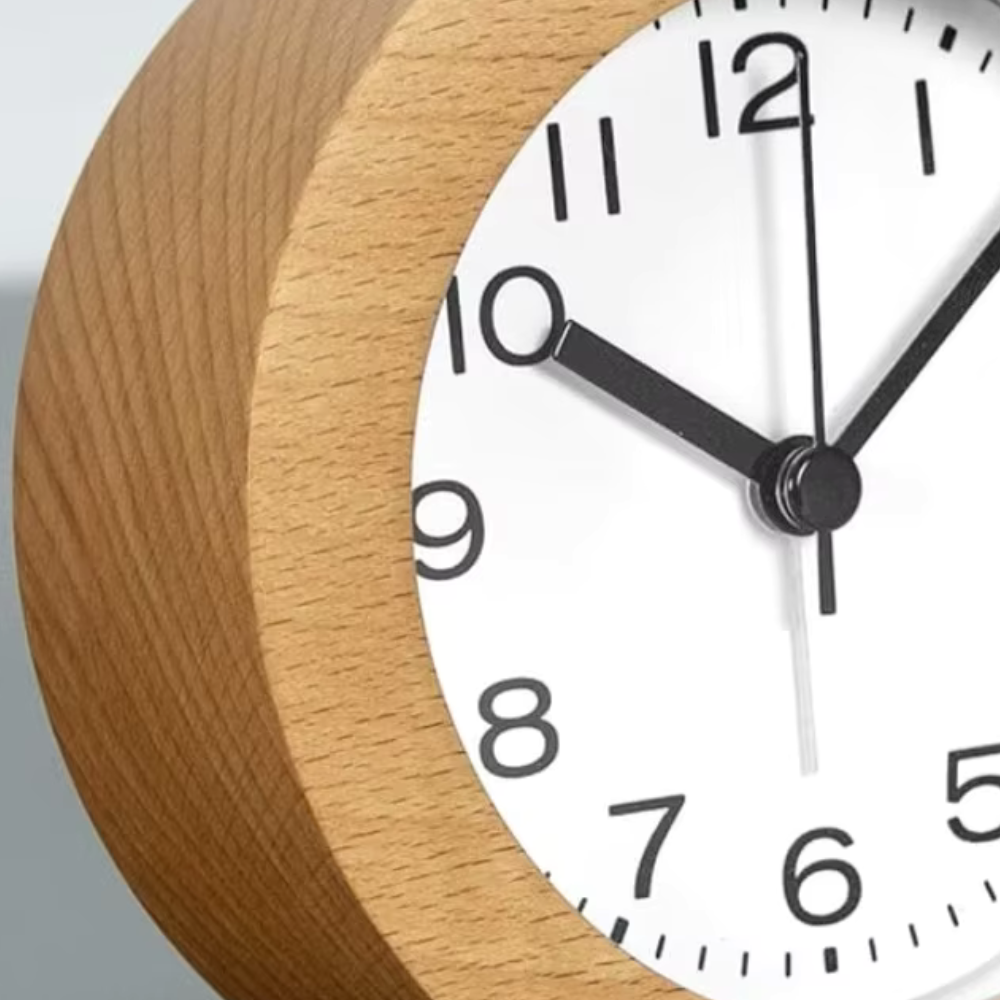 Reloj de Alarma Analógico de Madera Elegante con Movimiento de Cuarzo Silencioso