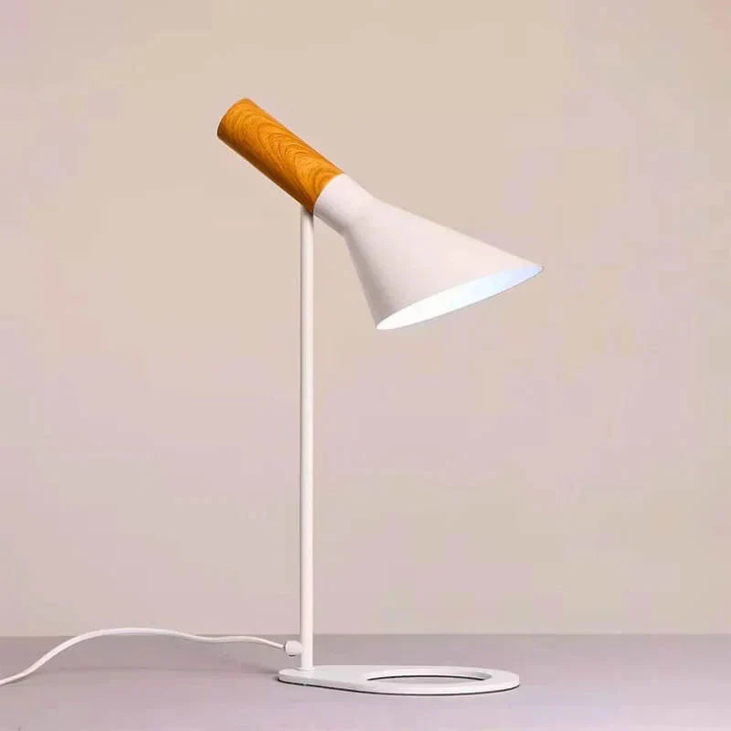 Norvia | Lámpara de escritorio LED de diseño moderno