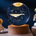 Bola de Cristal Iluminada de Luna con Base de Madera