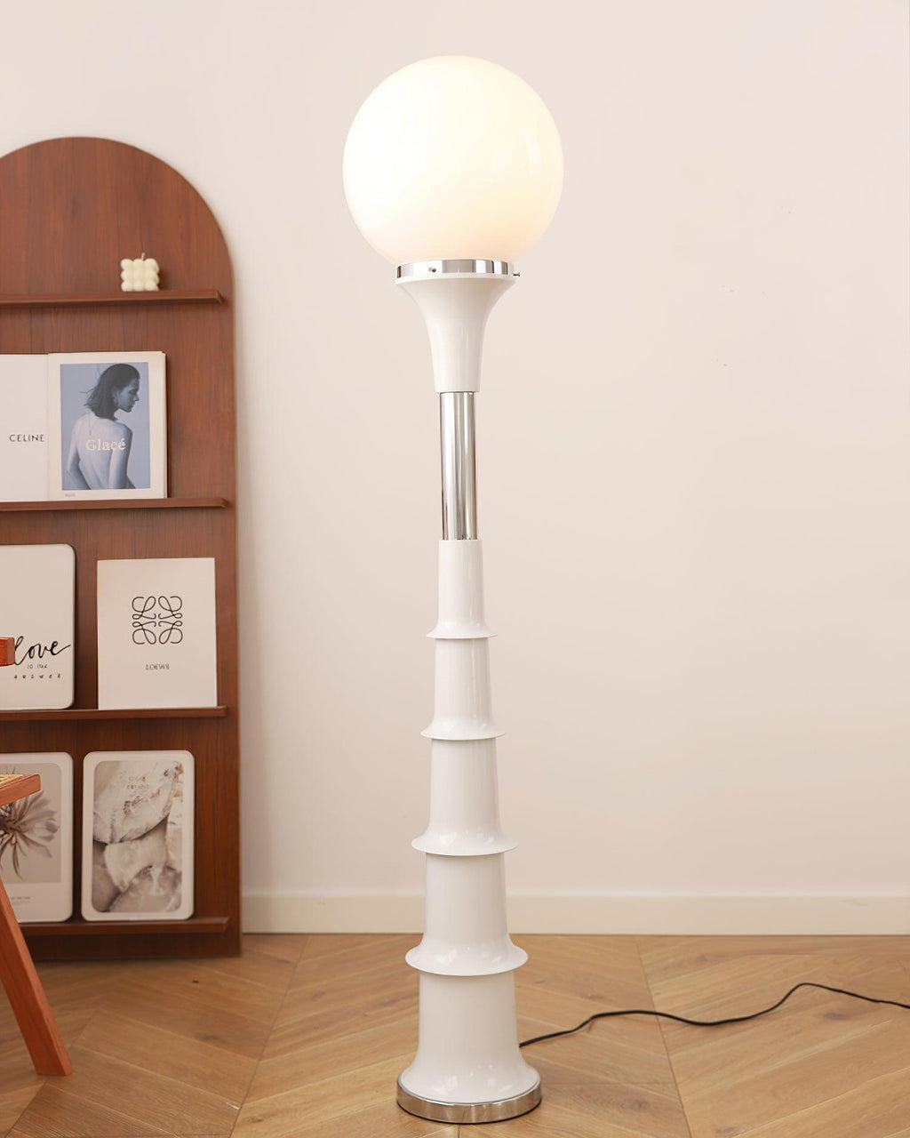 Lámpara de Pie Grande Vibrante - Iluminación Colorida para Interiores Modernos