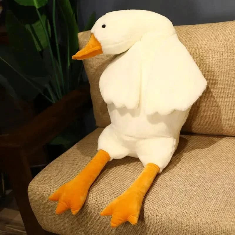Date un capricho con este enorme cojín de peluche en forma de ganso.