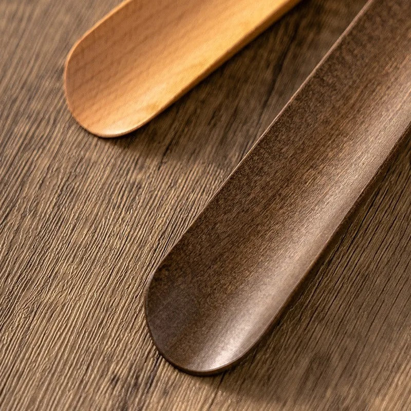 Elara Haus Cucharón de Zapatos Ergonómico de Nogal Magnético
