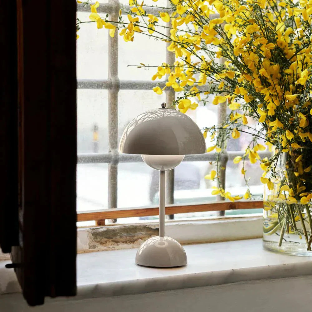LunarGlow - Lámpara de mesa LED para un interior ambiental