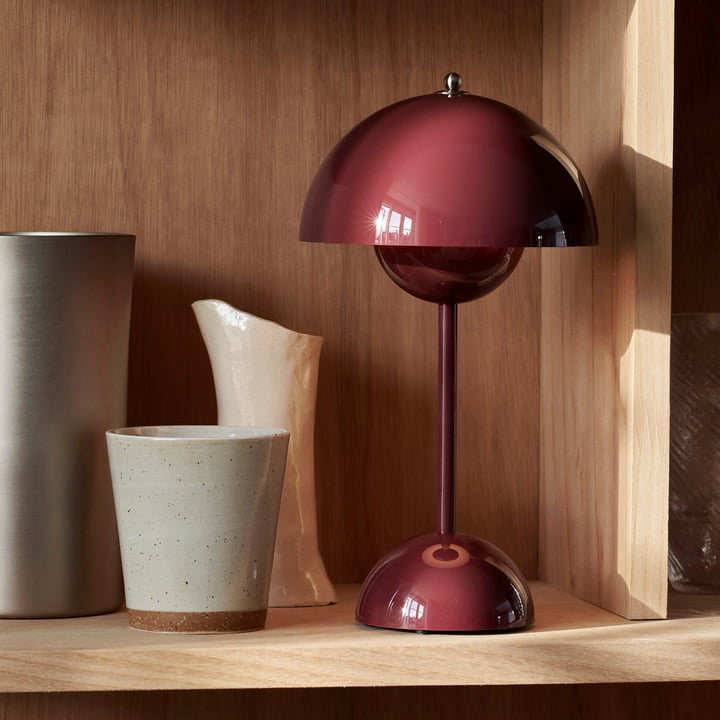 LunarGlow - Lámpara de mesa LED para un interior ambiental