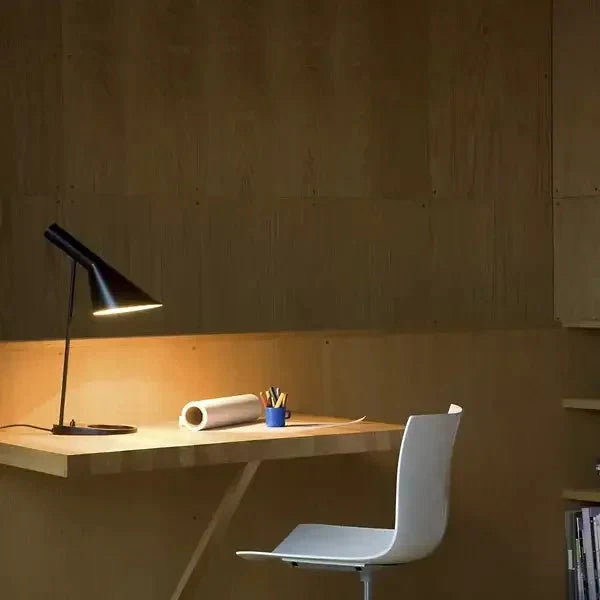 Norvia | Lámpara de escritorio LED de diseño moderno