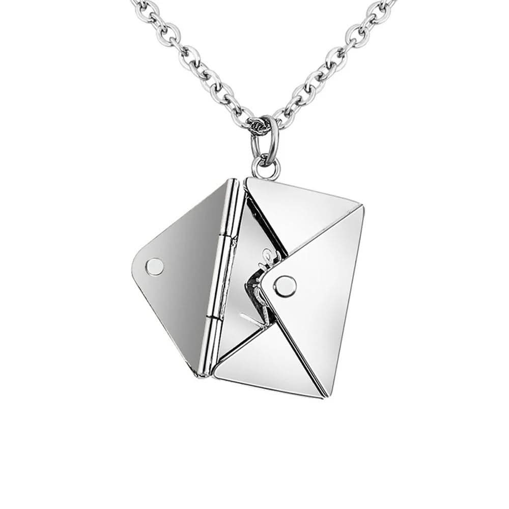 Collar de sobre secreto con un mensaje de amor oculto