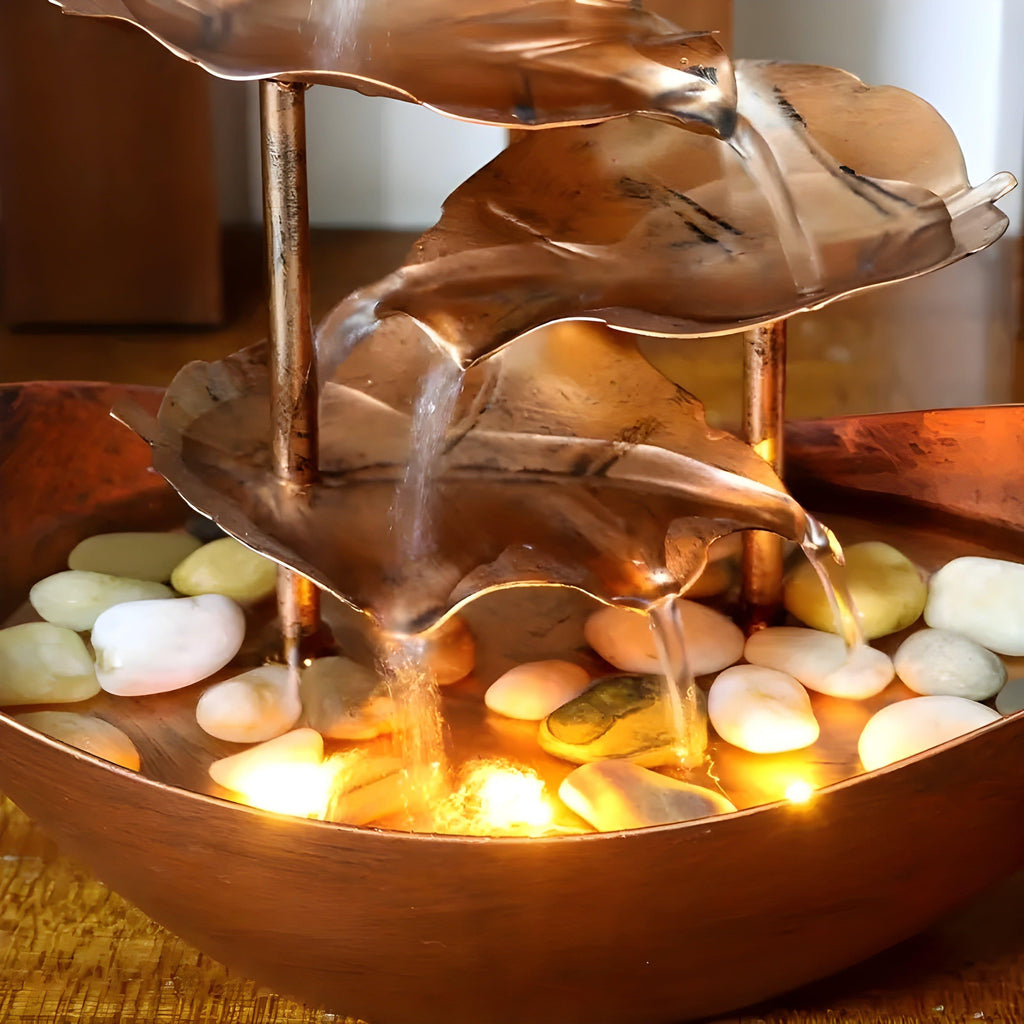 AquaAura - Fuente de Mesa con Luz LED Hecha de Hojas Relajantes