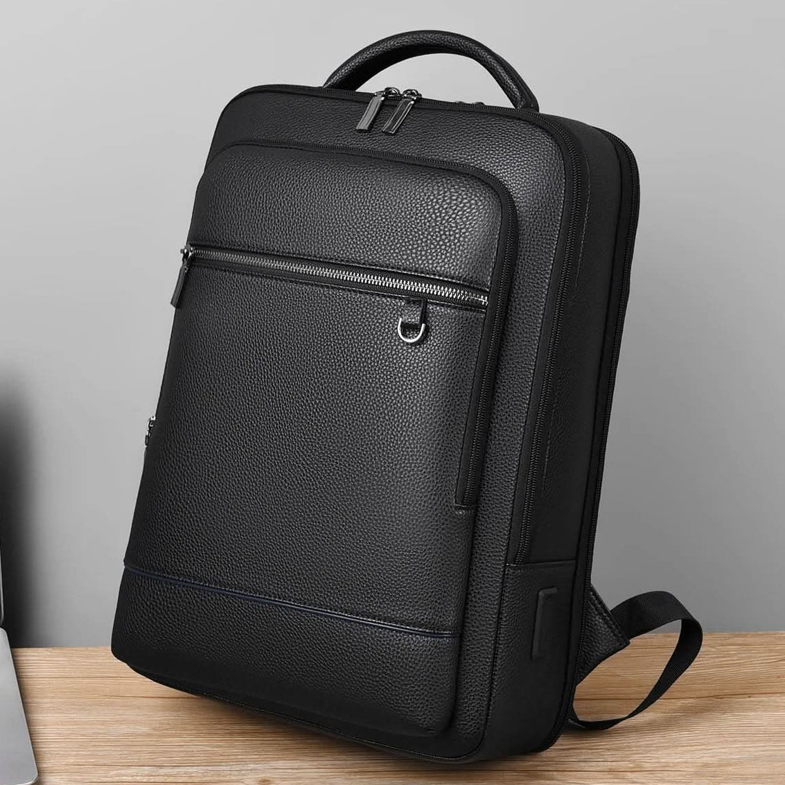 URBANVAULT – Mochila USB Inteligente para el Trabajo y la Movilidad Diaria