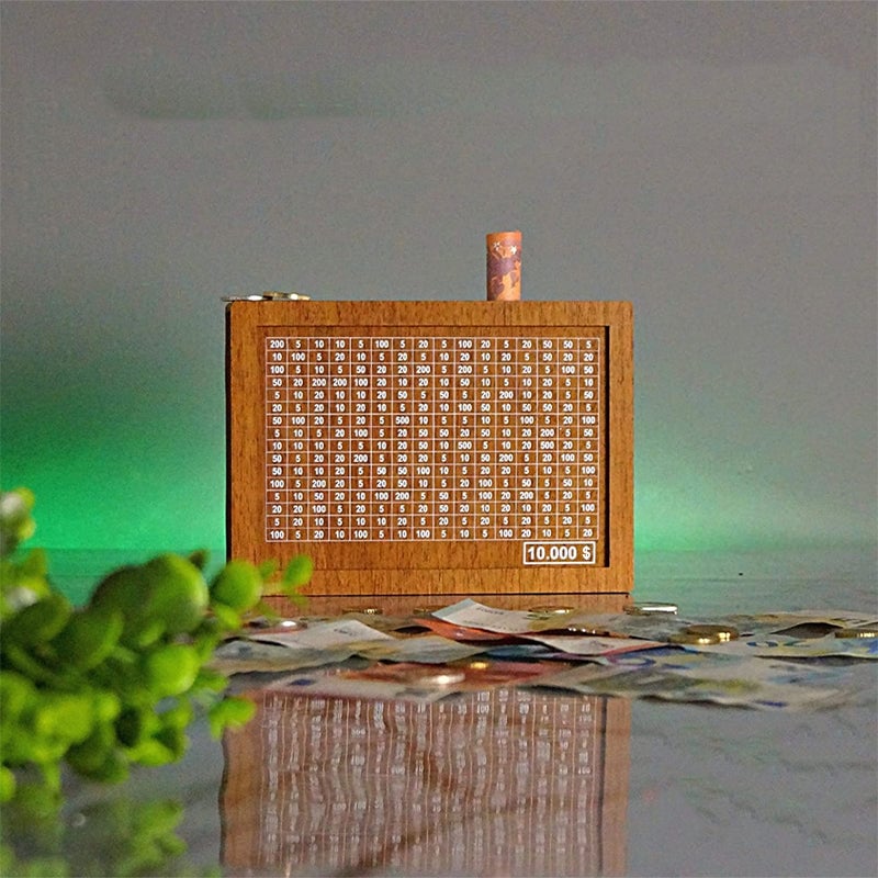 Caja de madera con figuras grabadas