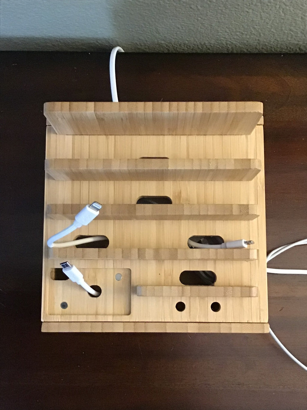 Tekavo ChargeDock Estación de Carga de Bambú | Cargador USB de 5 Puertos y Organizador | Para Smartphone, Tableta y Reloj Inteligente | Incluye Juego de Cables
