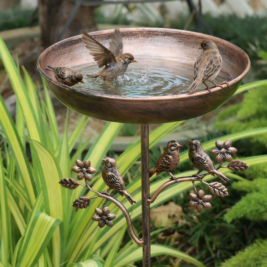 Fuente para pájaros de jardín con piquete de metal en aspecto vintage cobre