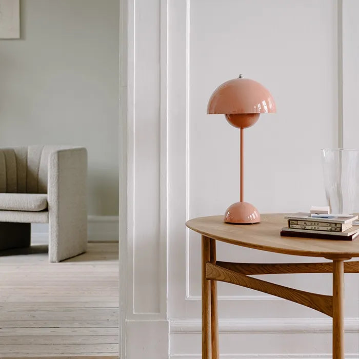GleamFlex™ | Elegante lámpara de mesa LED regulable