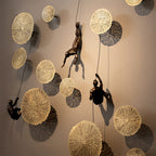 Escultura de Pared Escalador – Inspiradora Decoración 3D de Resina y Hierro para Diseño de Interiores Moderno