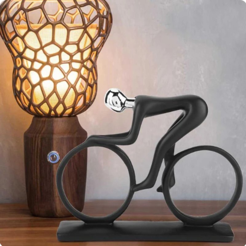 CycleCraft - Una imagen única de un amante de las bicicletas para la decoración del hogar y el jardín