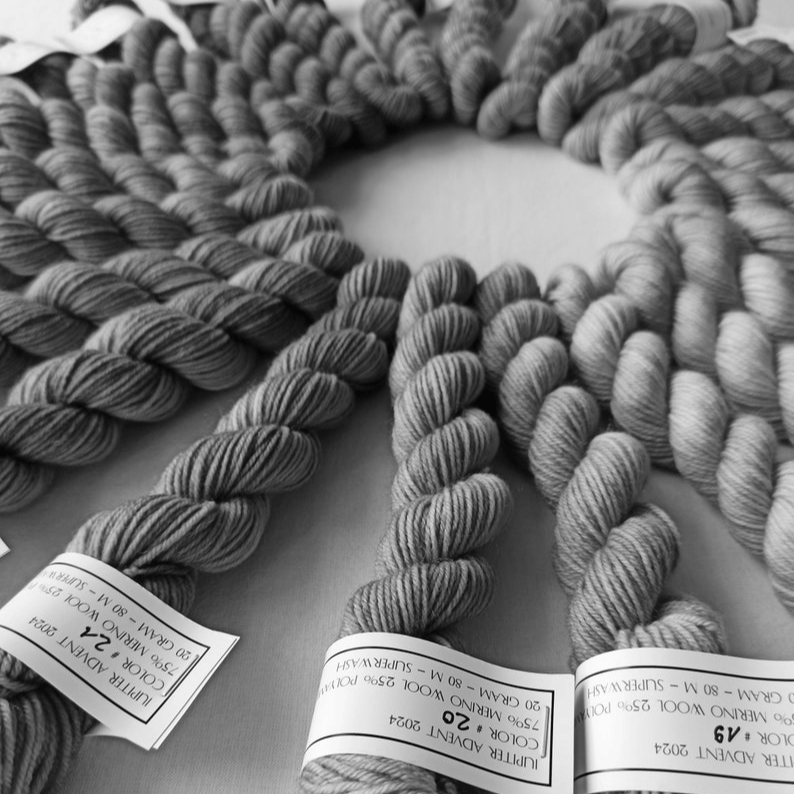 WoolMagic – Calendario de Adviento con 24 sorpresas de lana – Para los amantes del tejido y el ganchillo