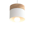 Skalvi | Lámpara colgante escandinava con acentos de madera