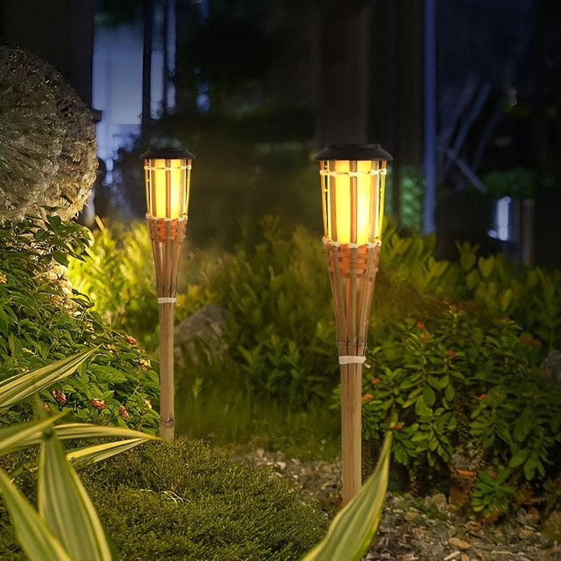Lámpara de Bambú Solar con Llama – Acogedora y Natural