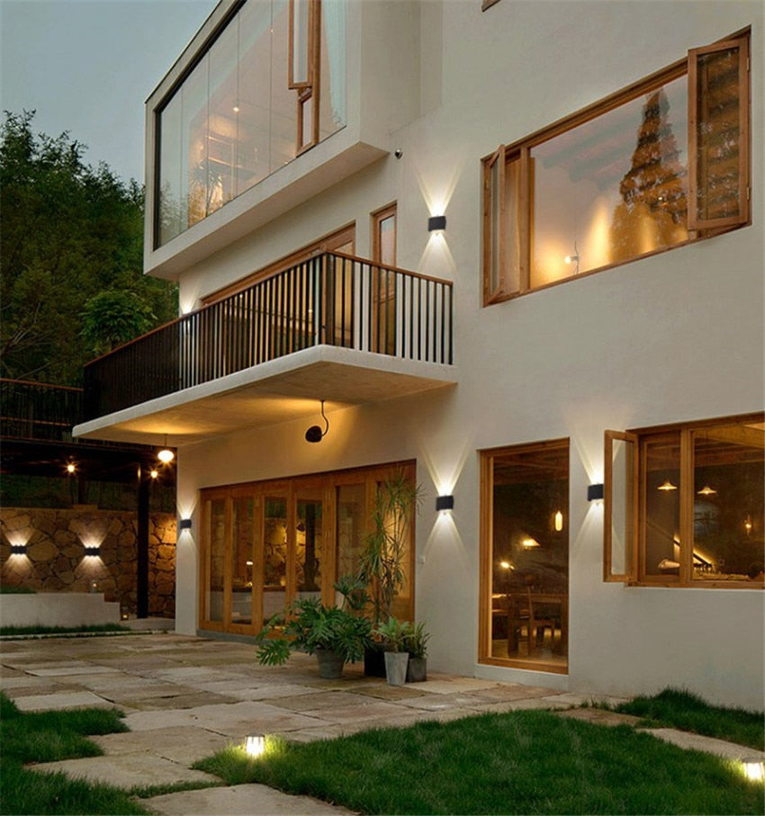 Moderna Lámpara de Pared LED Impermeable para Interiores y Exteriores | Iluminación Elegante y Eficiente Energéticamente