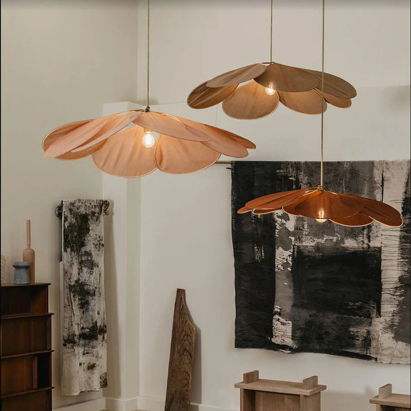 Lámpara colgante moderna en forma de flor para espacios elegantes