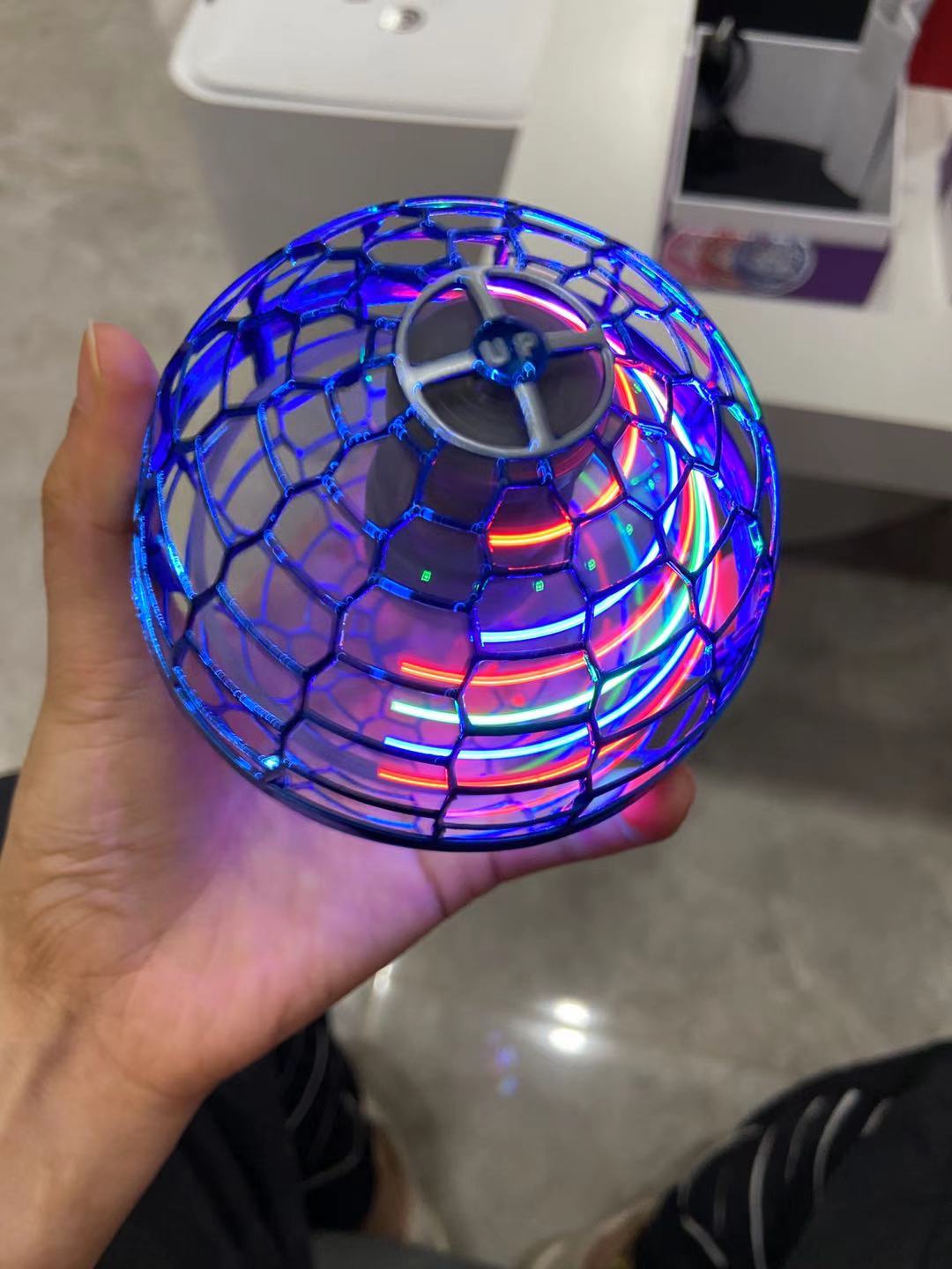 Skanto | Flynova Pro Flyball Spinner Drone Helicopter Controlado por Mano Mini-UFO Giratorio de 360 Grados con Luces Regalos para Niños