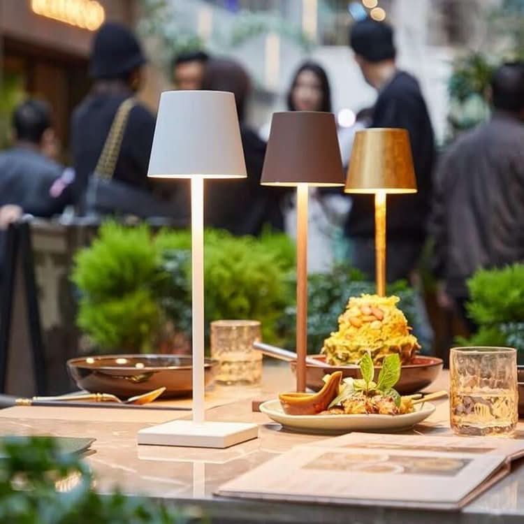 Lámpara de mesa portátil y sin cables para una iluminación elegante