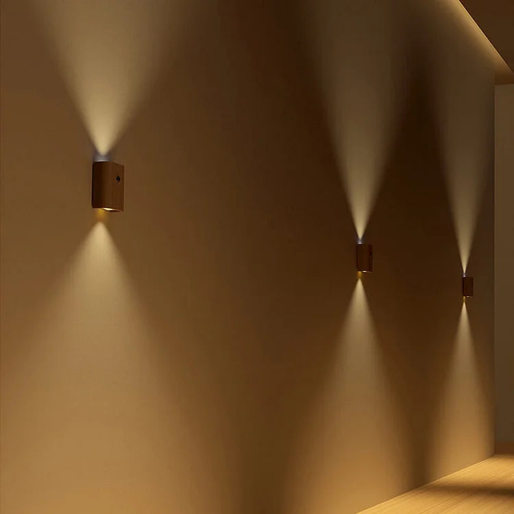 LumaSense - Lámpara de pared de madera magnética con sensor de movimiento