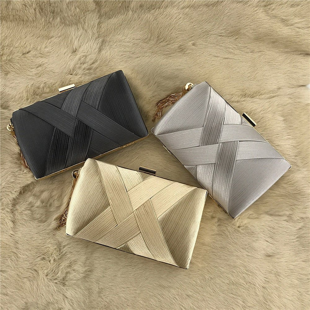 Éclessa Clutch de Noche de Lujo | Bolso de satén con borlas para una elegancia clásica y moderna