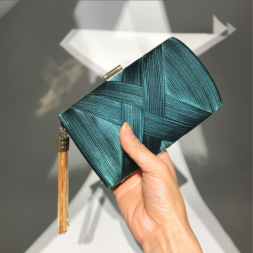 Éclessa Clutch de Noche de Lujo | Bolso de satén con borlas para una elegancia clásica y moderna