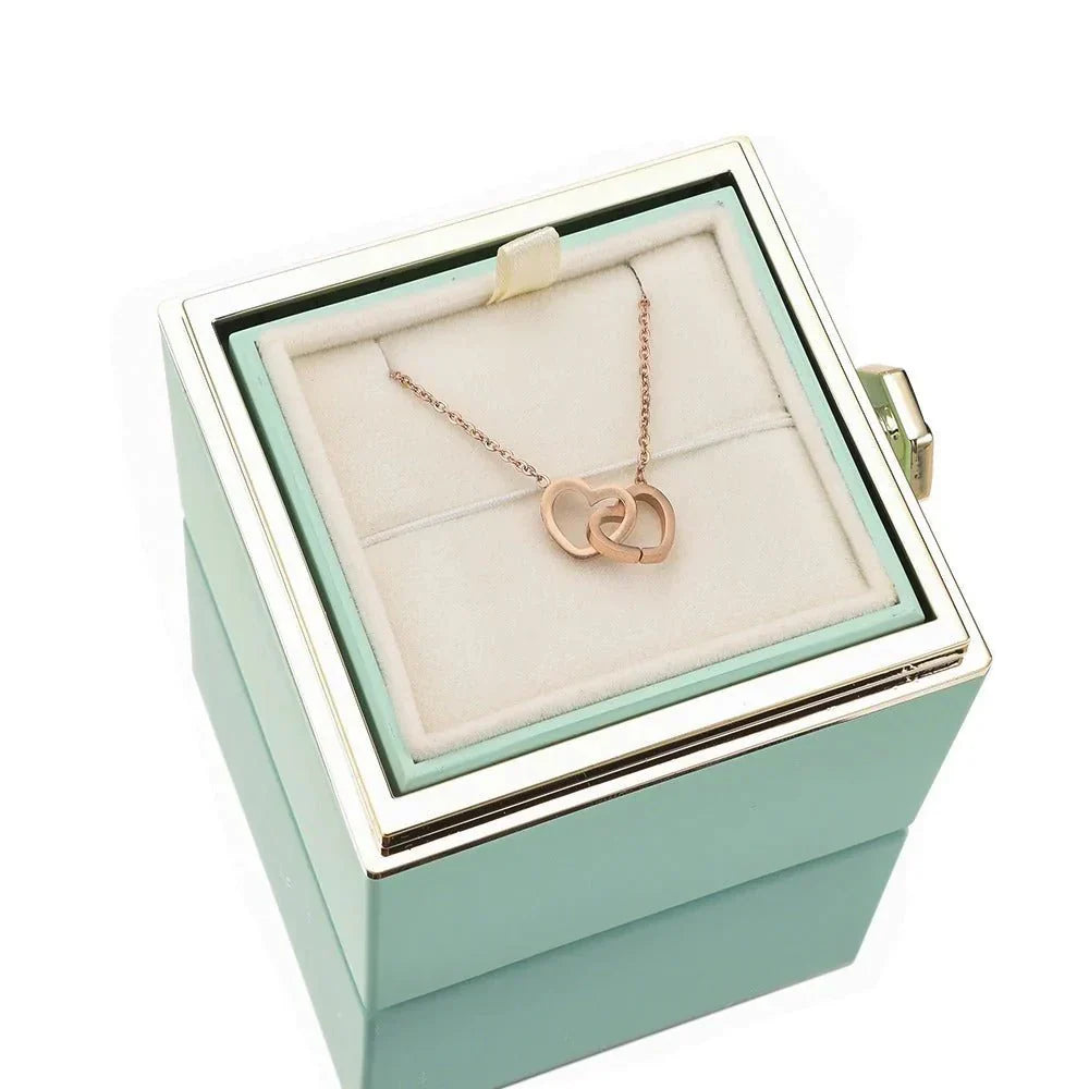 Caja de Rosa Eterna con Collar Personalizado para Damas