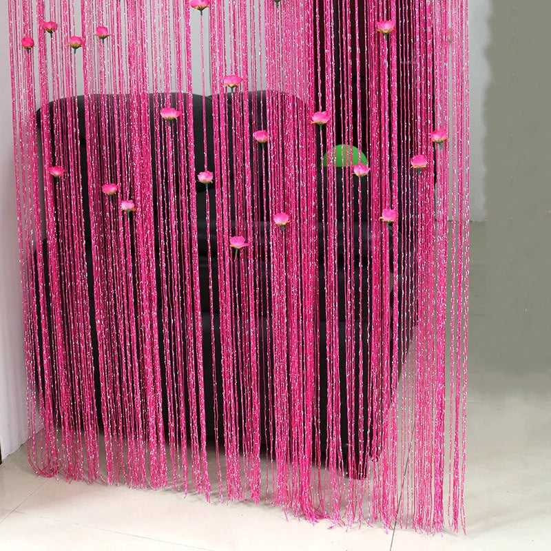 Cortina Elegante para Puerta con Hilo de Rosa - Decoración de Poliéster