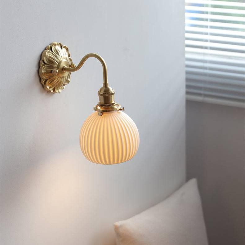 Lámpara de Pared de Latón y Cerámica - Diseño Elegante