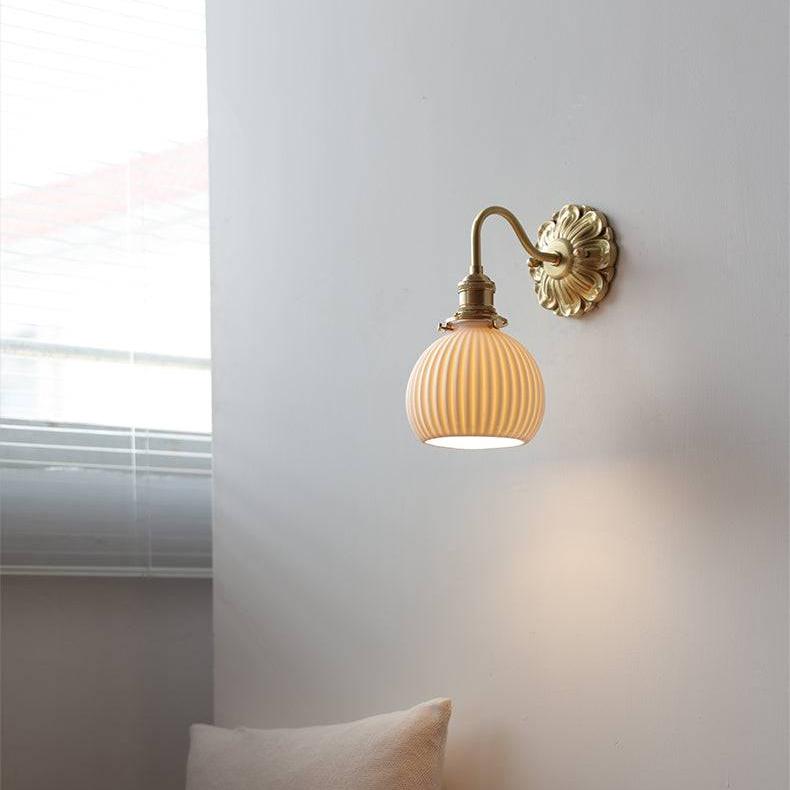Lámpara de Pared de Latón y Cerámica - Diseño Elegante