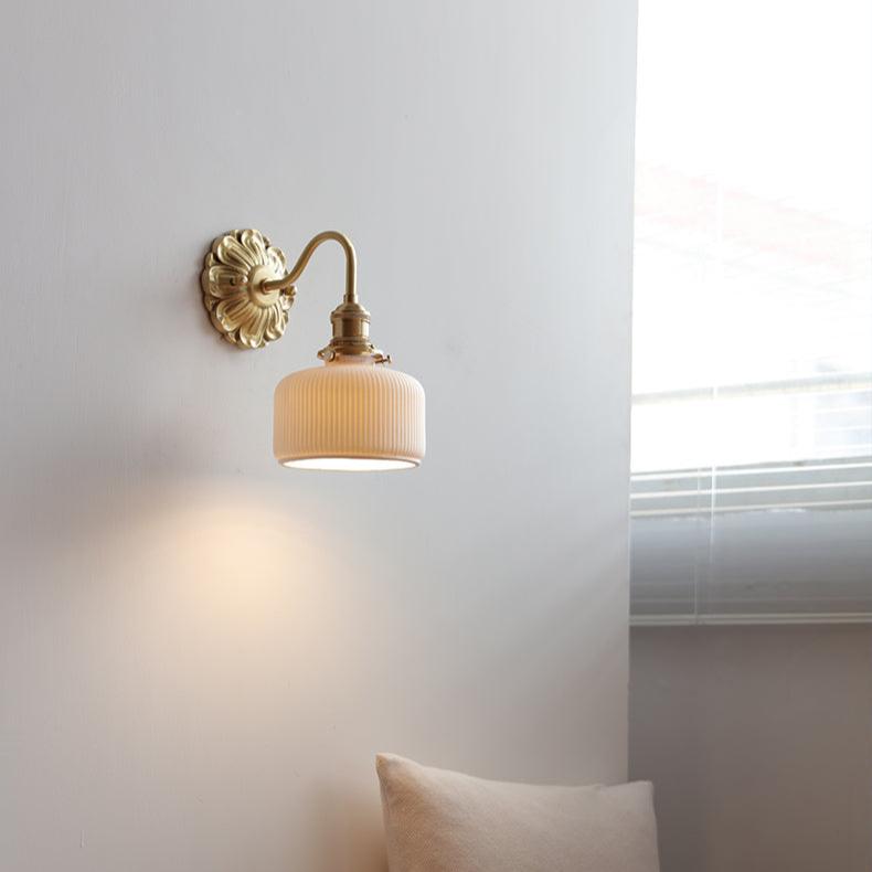 Lámpara de Pared de Latón y Cerámica - Diseño Elegante