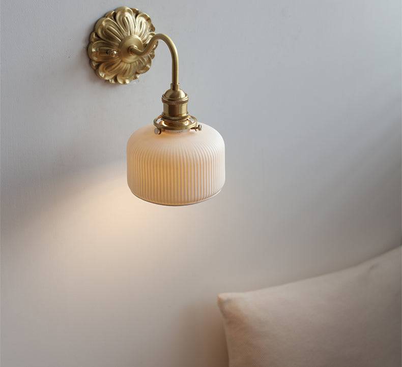 Lámpara de Pared de Latón y Cerámica - Diseño Elegante