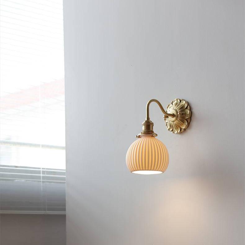 Lámpara de Pared de Latón y Cerámica - Diseño Elegante