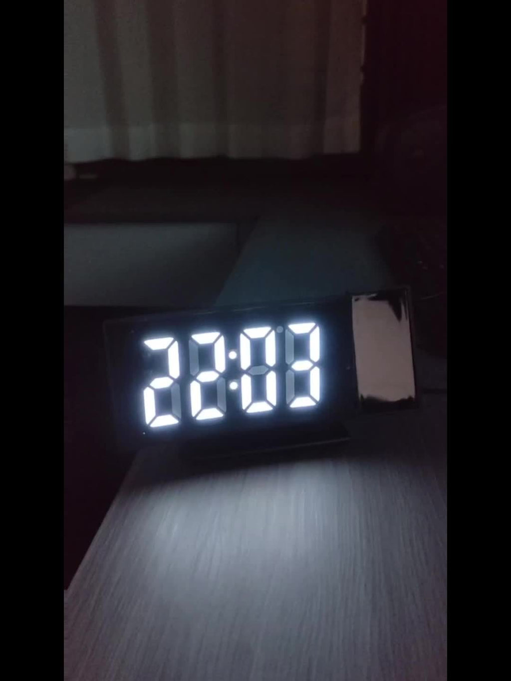 Despertador Digital Proyector – Pantalla LED y Función de Snooze con Brillo Ajustable