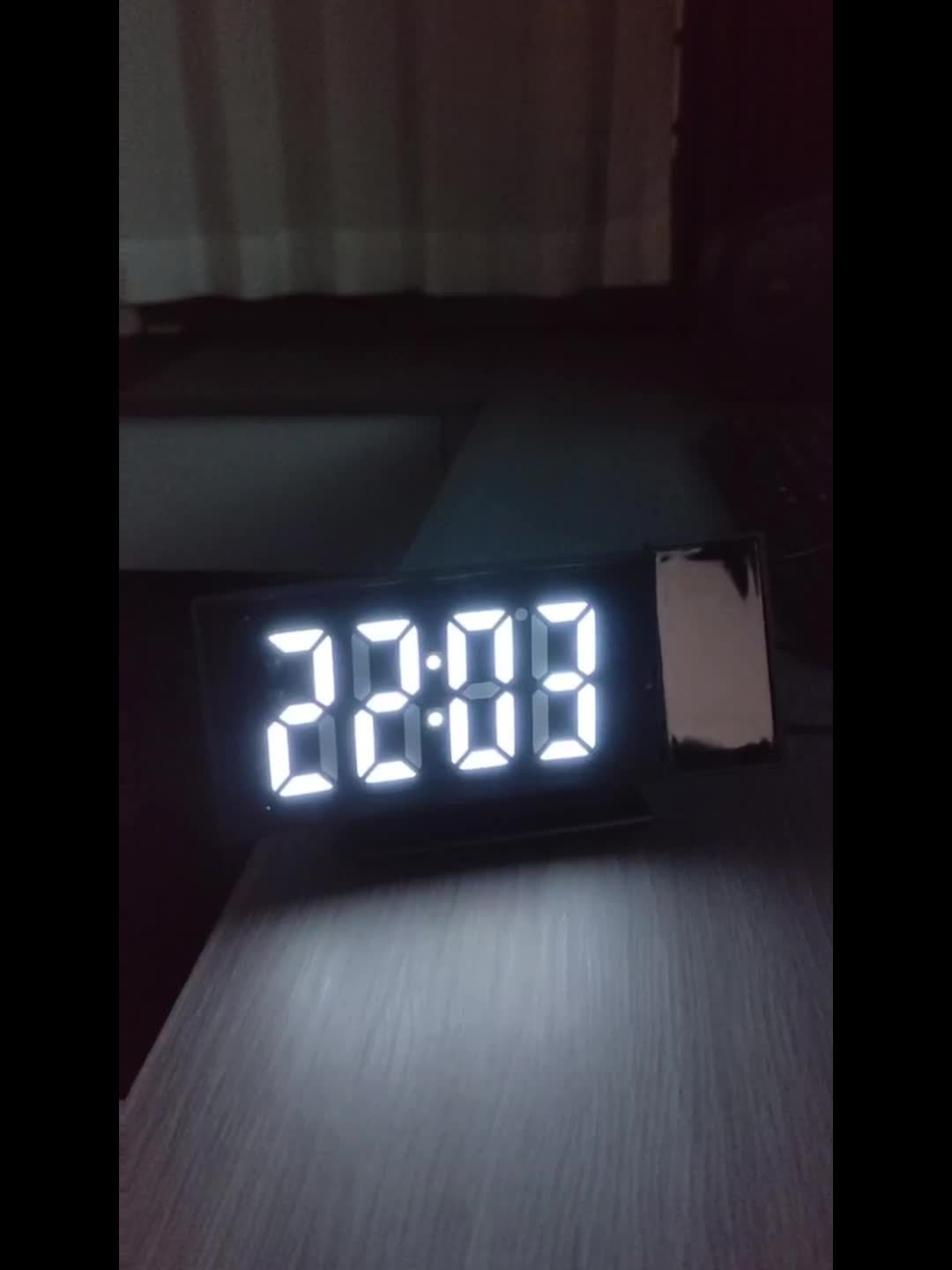 Despertador Digital Proyector – Pantalla LED y Función de Snooze con Brillo Ajustable