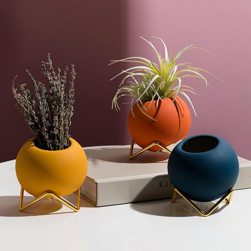 Maceta de cerámica con soporte de metal de estilo nórdico