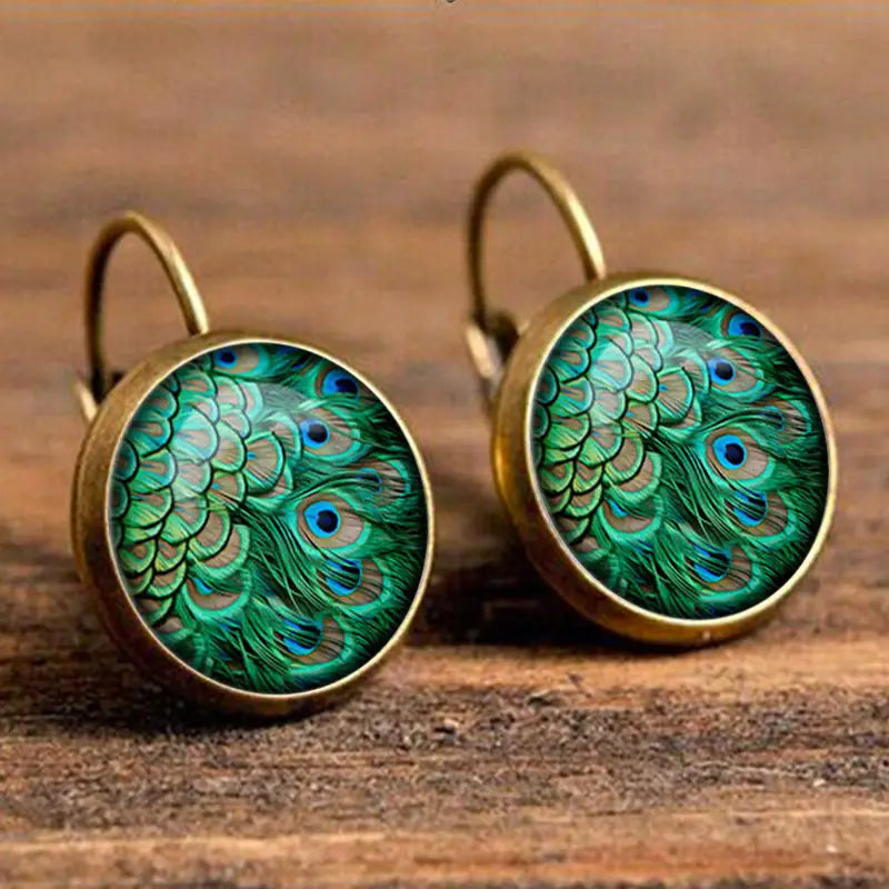 Marina - Aretes de Pluma de Pavo Real Elegantes con Detalles Intrincados | 1+1 Gratis