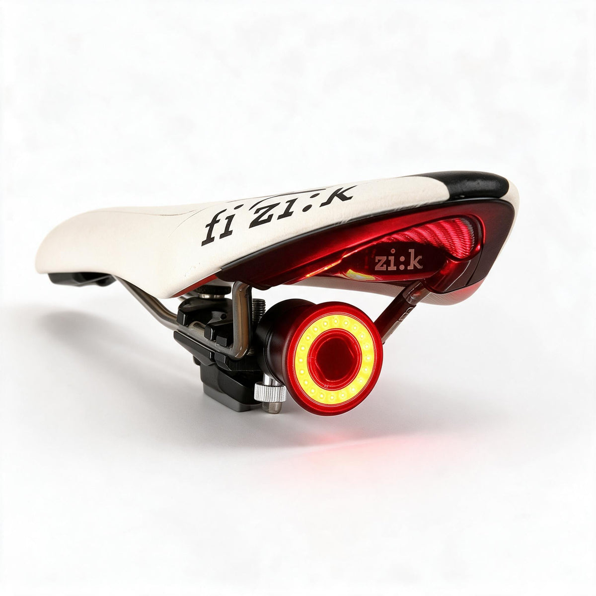 Luz trasera de bicicleta con función automática de luz de freno, recargable por USB, IPX6
