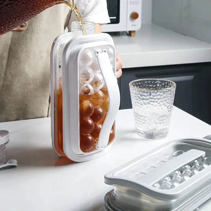 Botella 2 en 1 con molde de cubos de hielo integrado