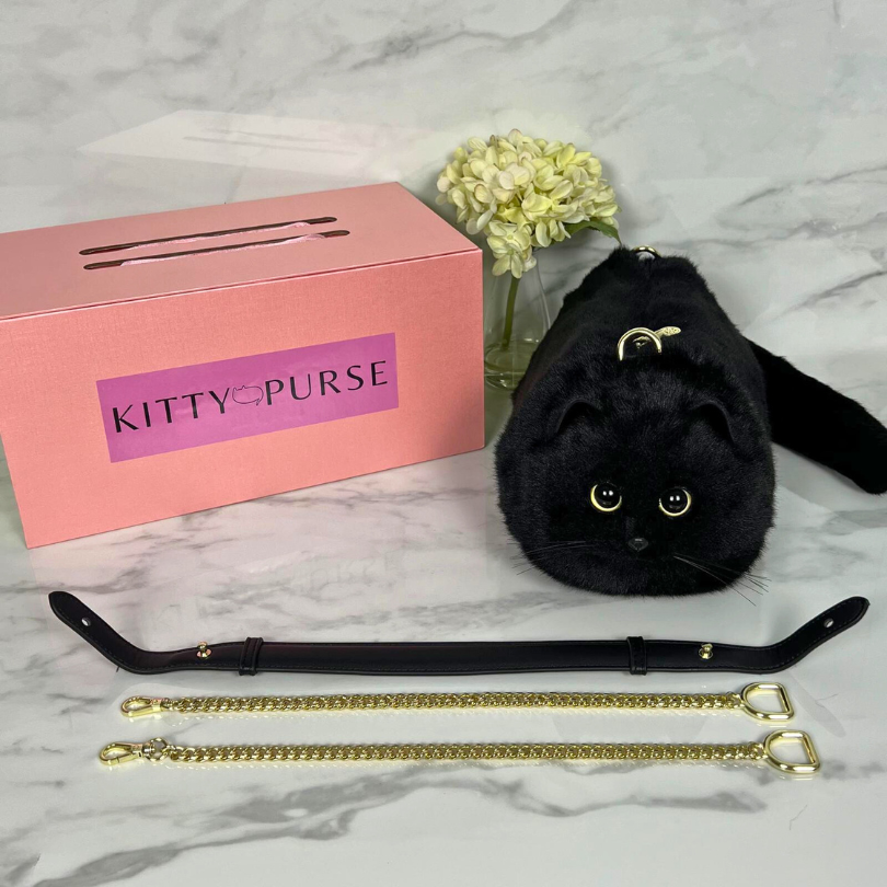 Una bolsa de gato realista que causa sensación en todas partes