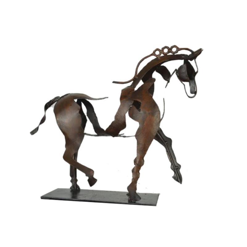 Escultura moderna de caballo en metal con diseño único hecho a mano