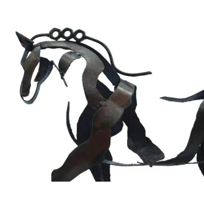 Escultura moderna de caballo en metal con diseño único hecho a mano