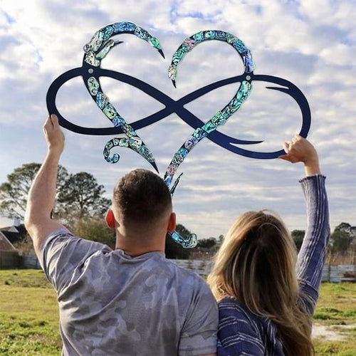 IronEcho – Escultura de Pared Forjada a Mano con Corazón Infinito