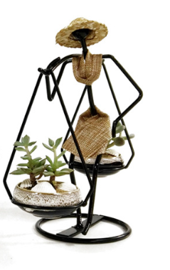 Candelabro Creativo en Forma de Equilibrio – Decoración de Mesa Artística de Hierro Fundido para un Ambiente Cálido